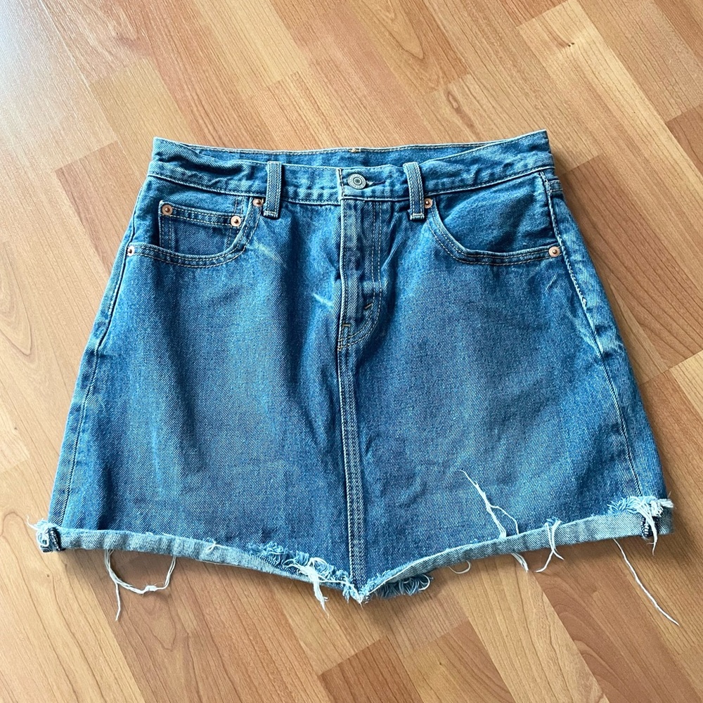 Levi’s Dark Wash Denim Skirt